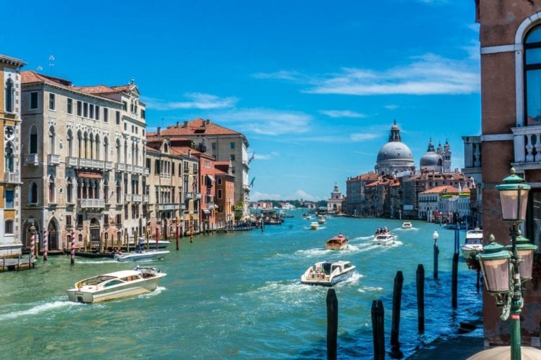 De Vaporetto pelo Canal Grande de Veneza