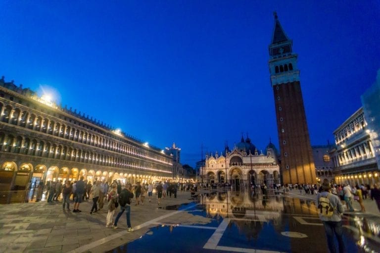 Anoitecer na Piazza San Marco em Veneza