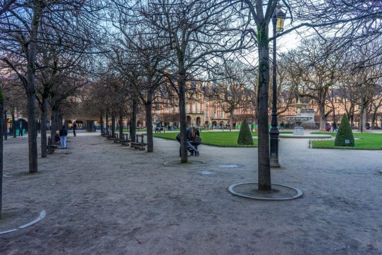 A Place de Vosges de Outro angulo