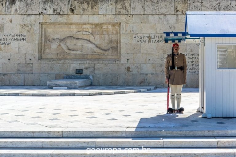 Troca da Guarda na Praca Syntagma em Atenas