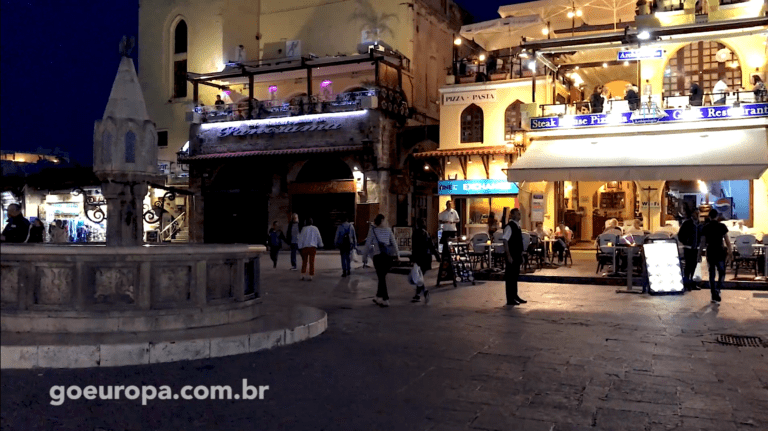 O Movimento Durante a Noite em Rodes na Grecia