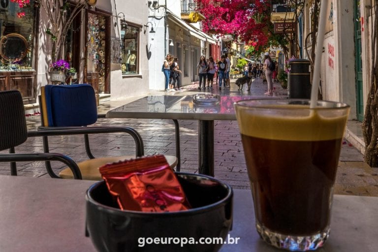 A Cultura do Cafe Gelado na Grecia