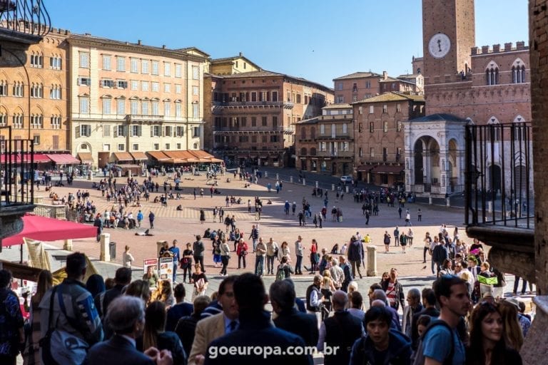 Uma Varanda para Seu Fim de Tarde em Siena