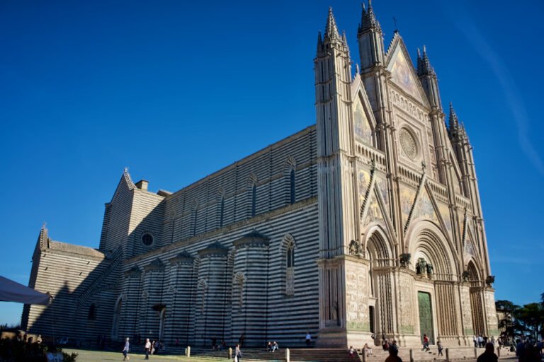 Orvieto, a Catedral Monumental e os Segredos do Subsolo